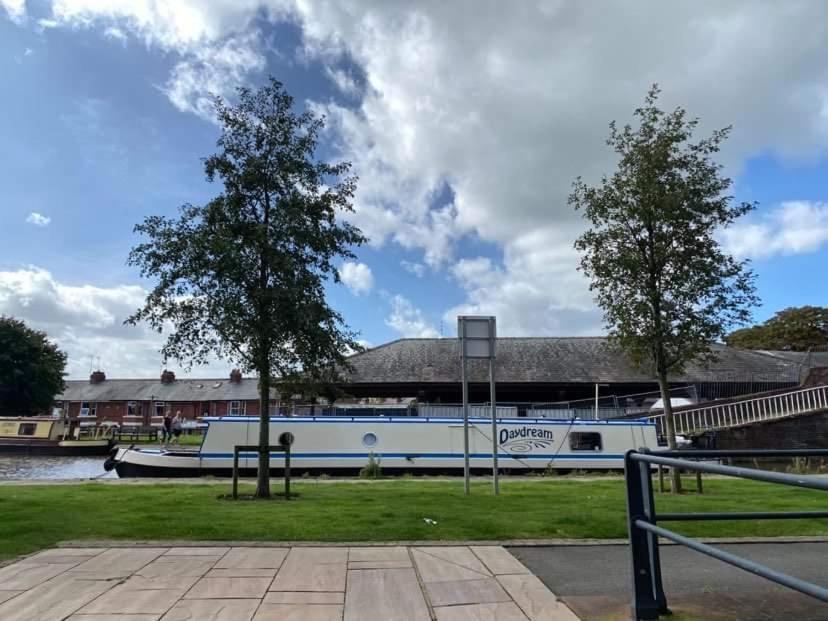 City Centre Chester Waterways Apartment Екстер'єр фото
